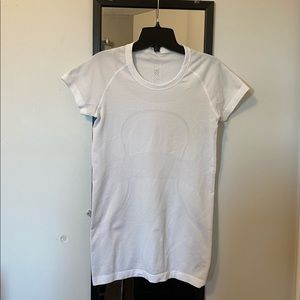 Lululemon Swiftly Tech Short Sleeve Tee Size 6